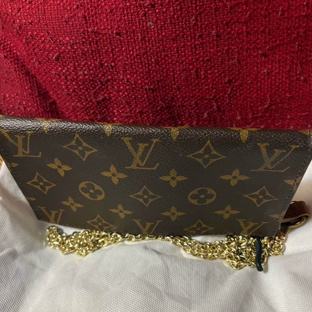 👜Auth Louis Vuitton Monogram Pochette/Crossbody Bag! One of the most popular👜 - Picture 2 of 11